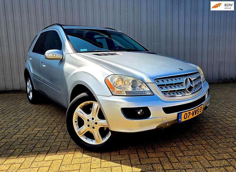 , metallic lak Gebruikt 2006 Mercedes ML500 SUV | € 19.750 - Afbeelding 1/4