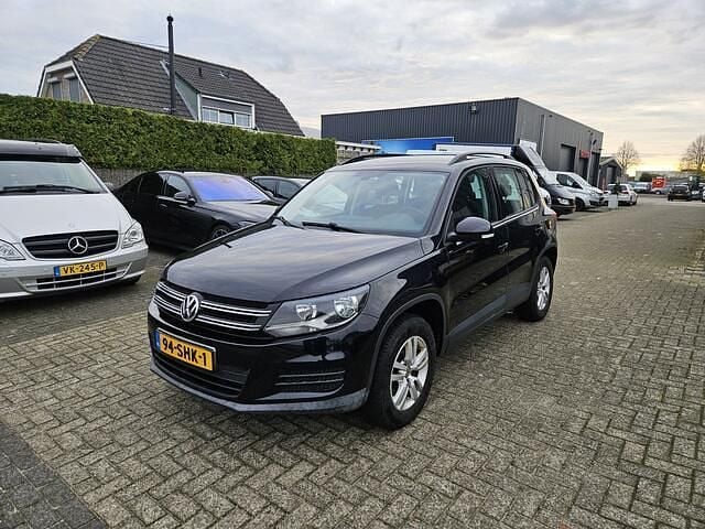 Zwart Gebruikt 2011 VW Tiguan Comfortline SUV | € 6.500 (Goede deal) - Afbeelding 1/4