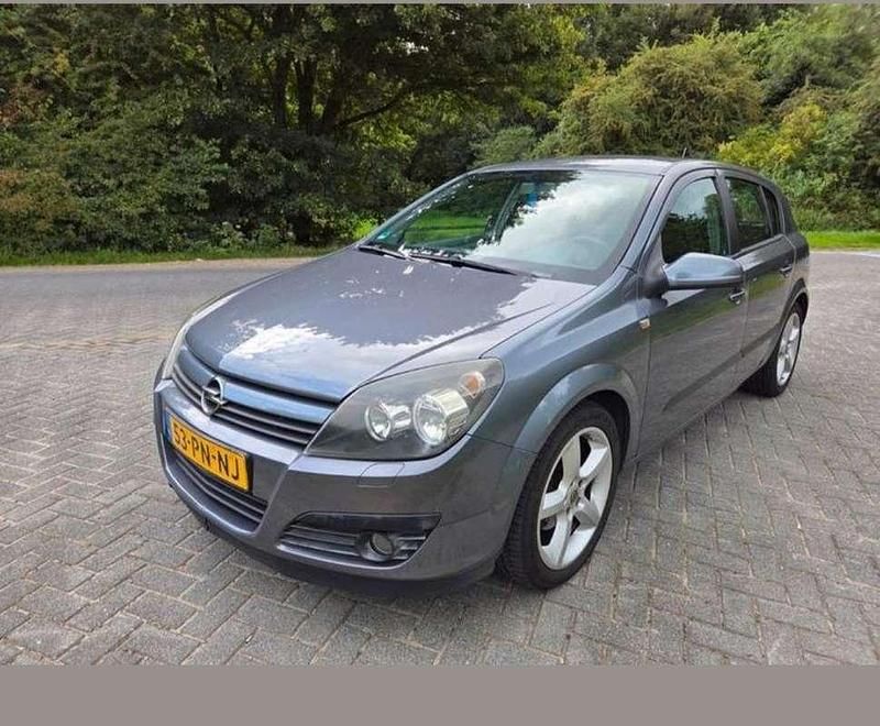 Grijs Gebruikt 2004 Opel Astra Sport Hatchback | € 2.450 (Duur) - Afbeelding 1/4
