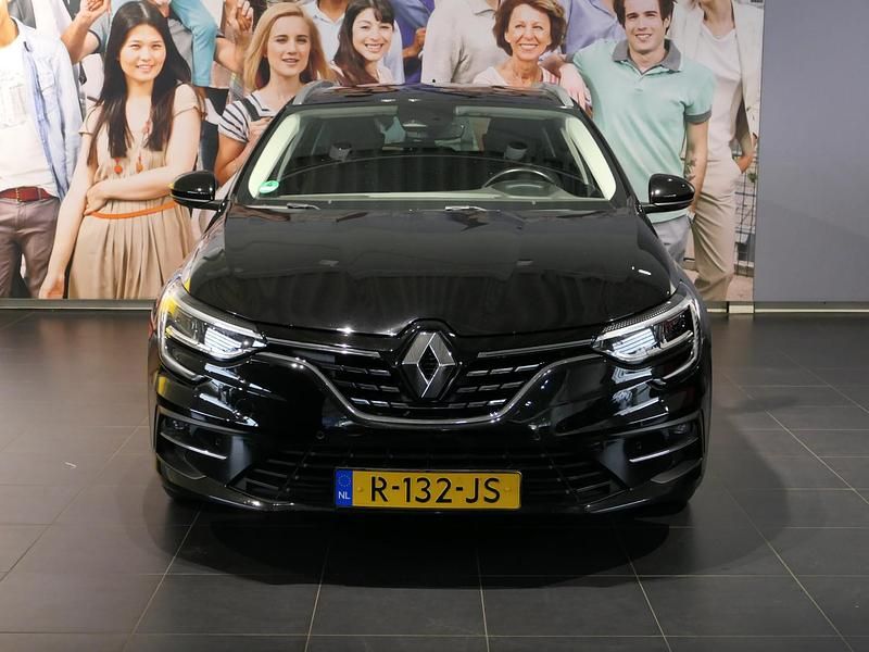 Occasion Renault Mégane GrandTour Intens 142 PK (104 kW) 2022 Zwart (metallic) Stationwagen