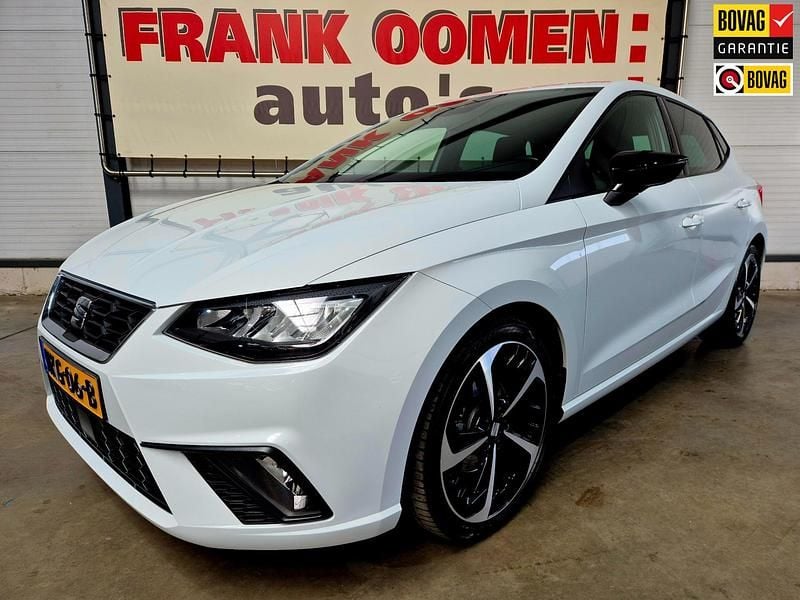 Wit Gebruikt 2023 Seat Ibiza FR Hatchback | € 20.950 (Goede deal) - Afbeelding 1/4