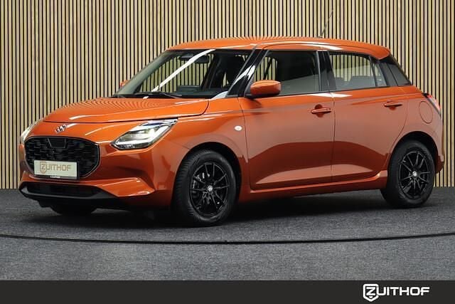 Oranje Gebruikt 2024 Suzuki Swift Comfort Hatchback | € 19.250 (Eerlijke prijs) - Afbeelding 1/4
