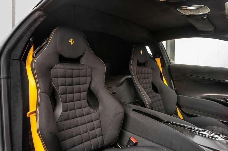 Nieuw Ferrari 812 829 PK (609 kW) 2025 Grijs Coupé