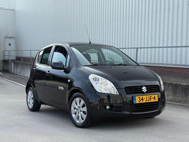 Zwart Occasion 2009 Suzuki Splash Exclusive Hatchback | € 3.499 (Eerlijke prijs) - Afbeelding 1/4