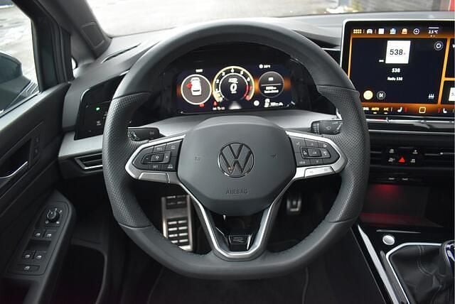 Occasion VW Golf VIII R-line 131 PK (96 kW) 2025 Grijs (metallic) Stationwagen