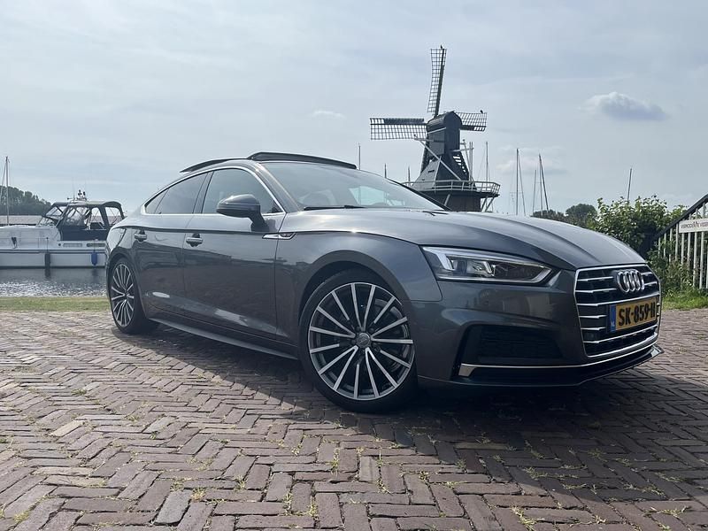Grijs Gebruikt 2018 Audi A5 S-Line Coupé | € 24.950 (Duur) - Afbeelding 1/4