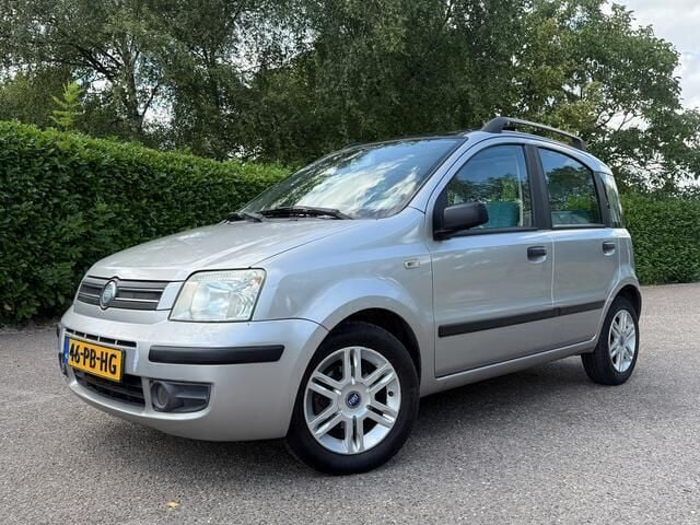 Grijs, metallic lak Gebruikt 2004 Fiat Panda Hatchback | € 3.450 (Eerlijke prijs) - Afbeelding 1/4