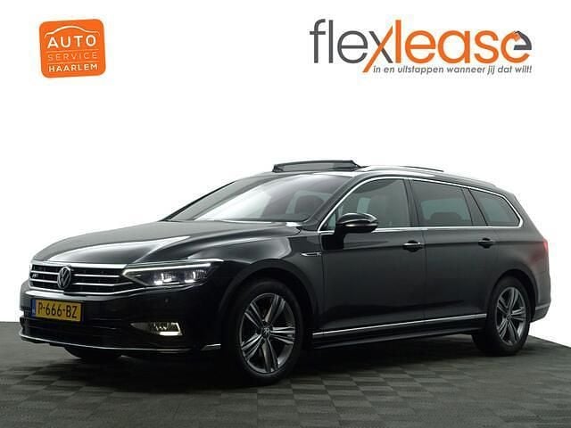Zwart Gebruikt 2022 VW Passat Business+ Stationwagen | € 34.900 - Afbeelding 1/4