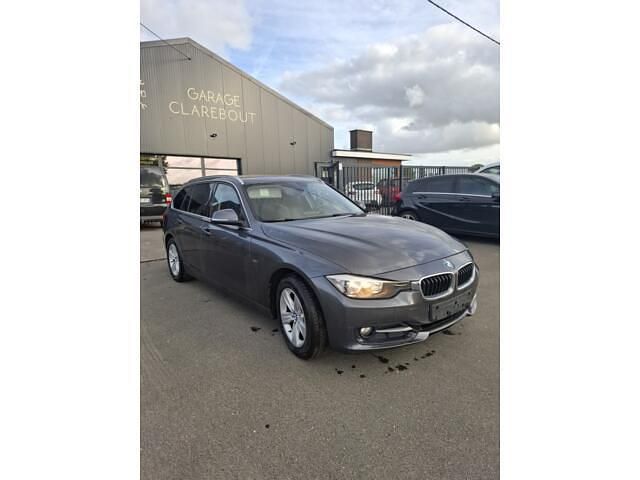 Grijs Gebruikt 2013 BMW 318 Comfort Edition Stationwagen | € 7.500 (Iets duurder) - Afbeelding 1/4