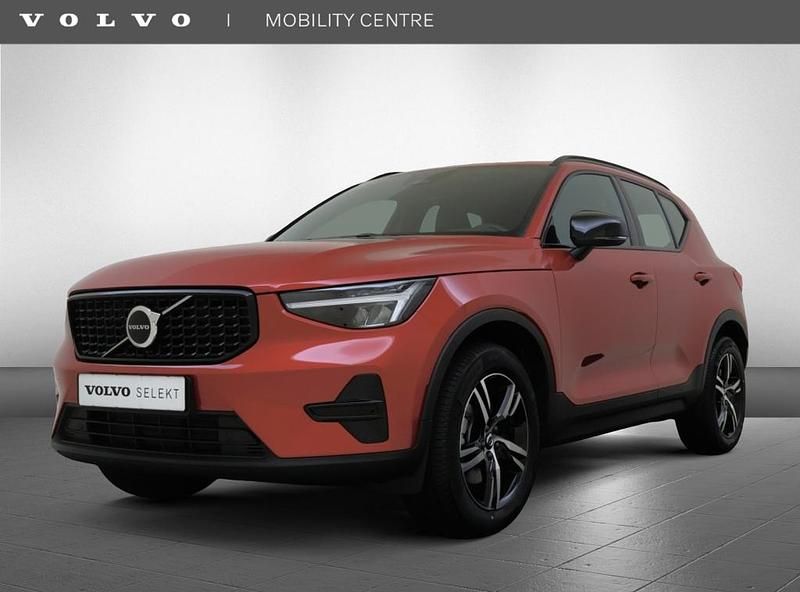 Rood Gebruikt 2025 Volvo XC40 Plus SUV | € 47.445 (Eerlijke prijs) - Afbeelding 1/4