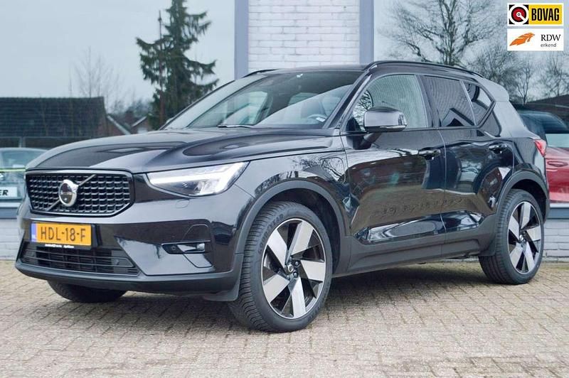 Zwart Gebruikt 2022 Volvo XC40 Ultimate SUV | € 32.750 (Iets duurder) - Afbeelding 1/4
