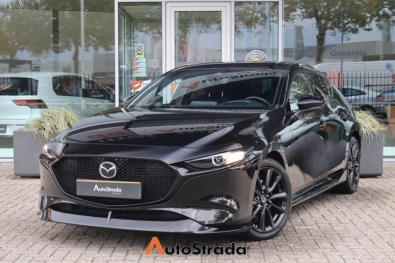 Zwart Gebruikt 2022 Mazda 3 Sportive Hatchback | € 25.700 (Eerlijke prijs) - Afbeelding 1/4