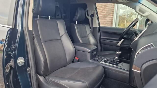 Occasion Toyota Land Cruiser Executive 204 PK (150 kW) 2023 Blauw (metallic) Van