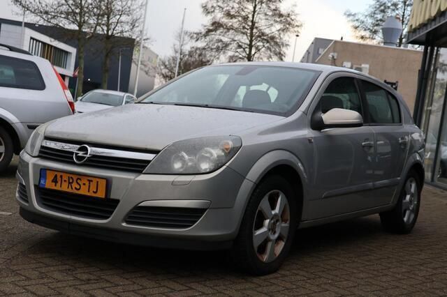 Grijs Gebruikt 2005 Opel Astra Elegance Hatchback | € 1.350 (Eerlijke prijs) - Afbeelding 1/4