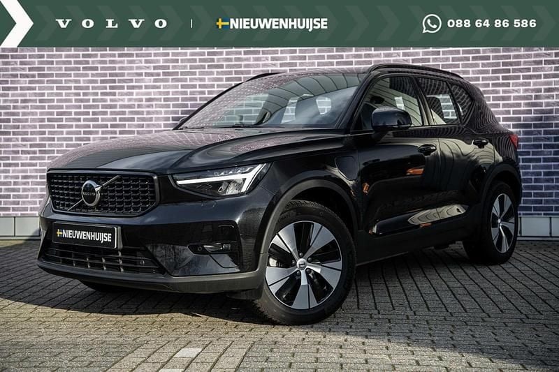 Zwart Gebruikt 2023 Volvo XC40 Plus SUV | € 39.899 (Goede deal) - Afbeelding 1/4