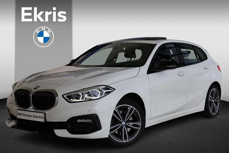 Wit Gebruikt 2021 BMW 118 Executive Hatchback | € 23.900 (Eerlijke prijs) - Afbeelding 1/4