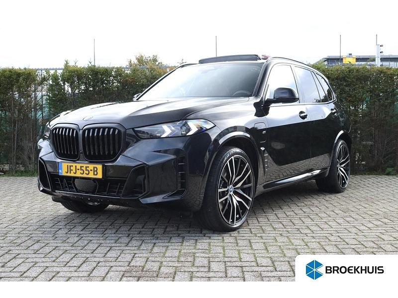 Zwart Occasion 2025 BMW X5 M Sport SUV | € 107.895 - Afbeelding 1/4