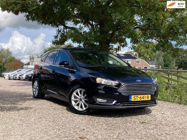 Zwart Gebruikt 2016 Ford Focus Titanium Hatchback | € 8.450 (Goede deal) - Afbeelding 1/4