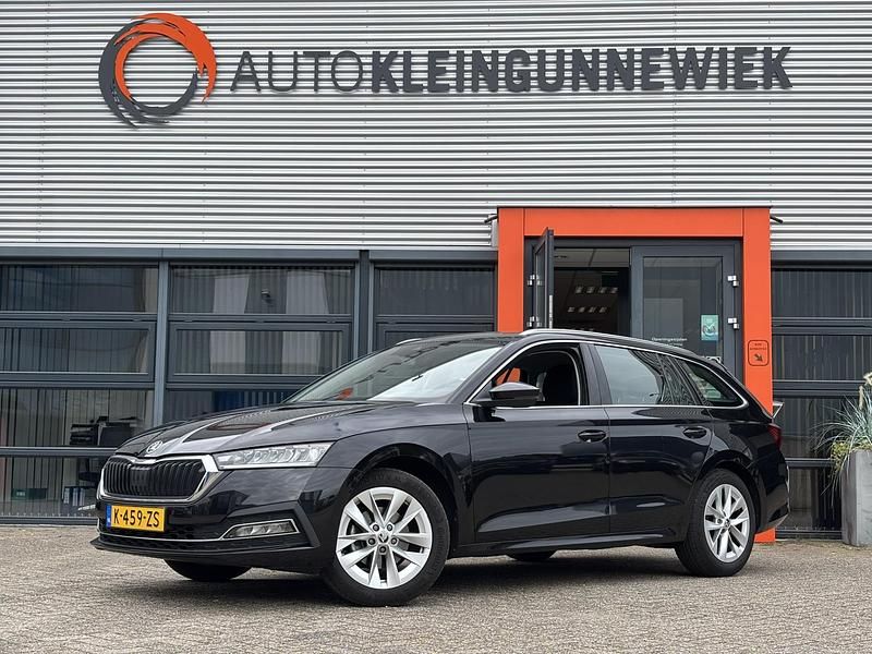 Zwart Gebruikt 2021 Skoda Octavia Business Line Stationwagen | € 17.950 (Eerlijke prijs) - Afbeelding 1/4