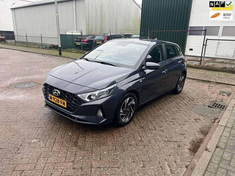 Grijs Occasion 2021 Hyundai i20 Comfort Hatchback | € 14.950 (Eerlijke prijs) - Afbeelding 1/4