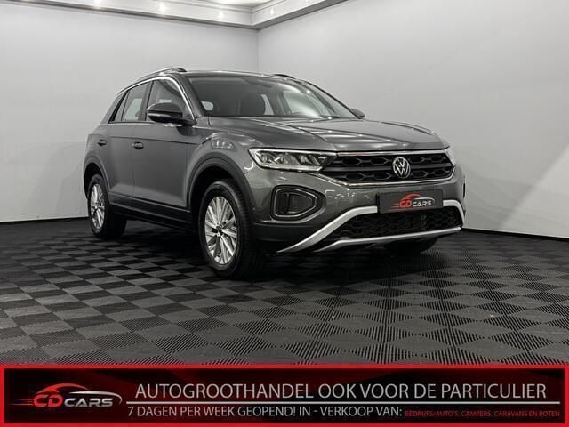 Grijs Gebruikt 2023 VW T-Roc Life SUV | € 27.950 (Super prijs) - Afbeelding 1/4
