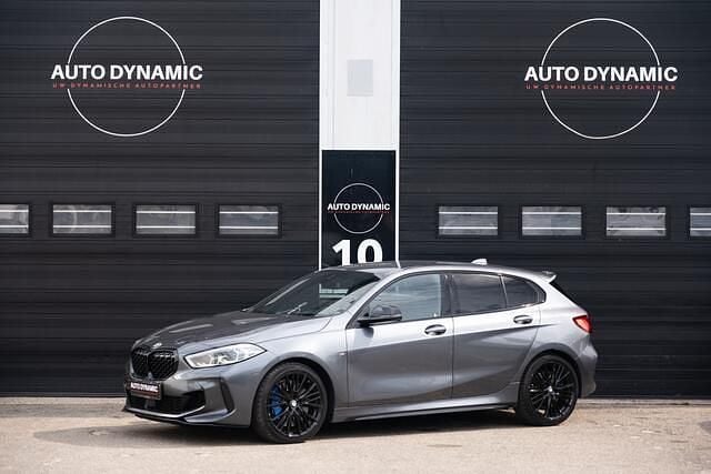 Grijs Gebruikt 2020 BMW M135 Executive Hatchback | € 34.950 (Goede deal) - Afbeelding 1/4
