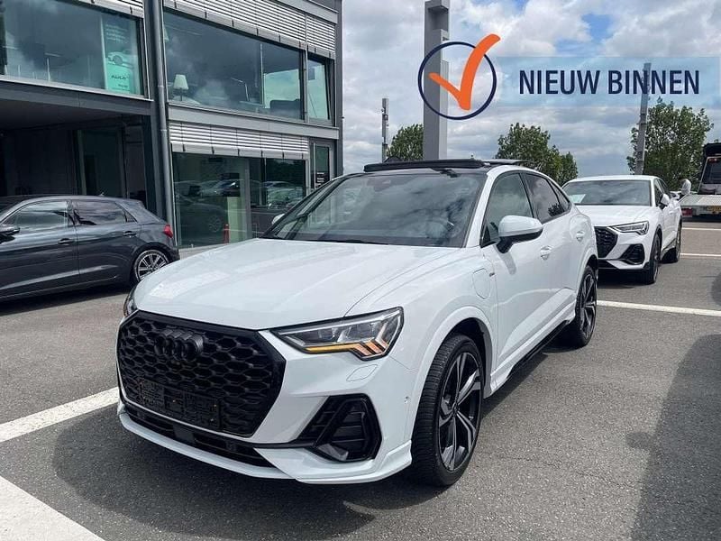 Wit, metallic lak Gebruikt 2022 Audi Q3 Sportback S-Line SUV | € 43.950 (Eerlijke prijs) - Afbeelding 1/4