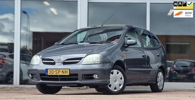 Grijs Gebruikt 2006 Nissan Almera Tino Acenta MPV | € 2.244 (Eerlijke prijs) - Afbeelding 1/3