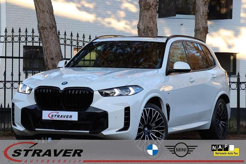 Wit Occasion 2024 BMW X5 M Sport SUV | € 88.950 (Super prijs) - Afbeelding 1/4