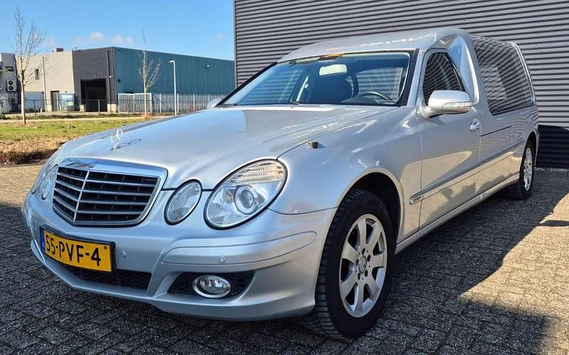 Zilver Gebruikt 2011 Mercedes 220 Hatchback | € 24.950 - Afbeelding 1/4