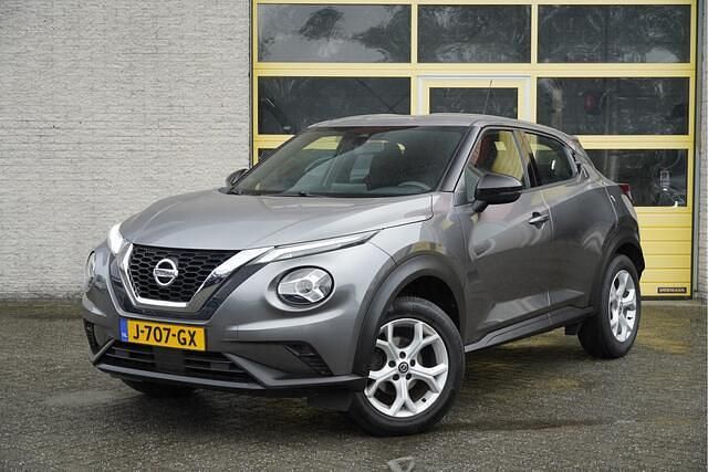 Grijs, metallic lak Gebruikt 2020 Nissan Juke Acenta SUV | € 14.750 (Super prijs) - Afbeelding 1/4