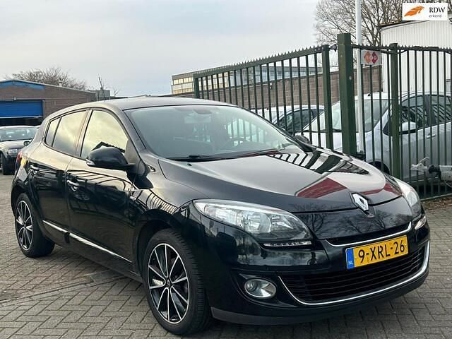 Zwart Occasion 2012 Renault Mégane III Bose Edition Hatchback | € 4.499 (Eerlijke prijs) - Afbeelding 1/4