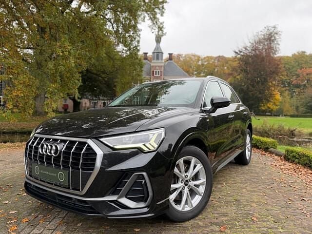 Zwart Gebruikt 2021 Audi Q3 Exclusive SUV | € 24.244 (Goede deal) - Afbeelding 1/4