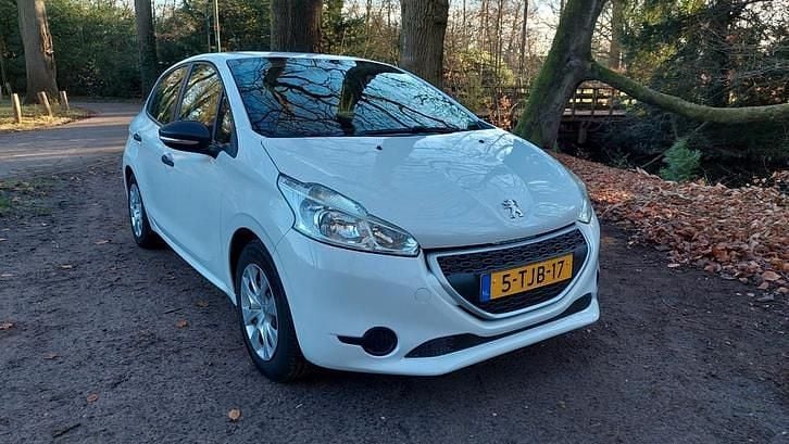 Wit Gebruikt 2014 Peugeot 208 Access Hatchback | € 5.400 (Goede deal) - Afbeelding 1/4