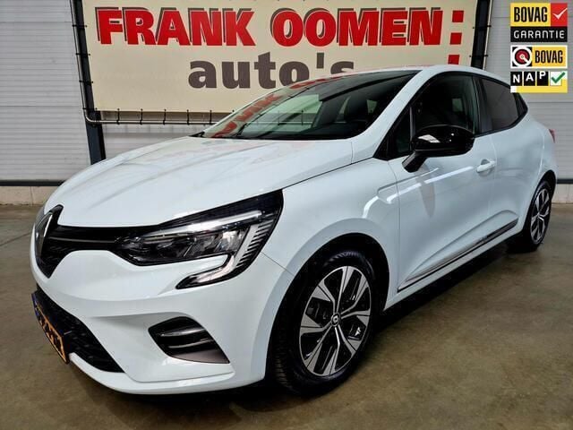 Wit Gebruikt 2023 Renault Clio V Evolution Hatchback | € 16.450 (Goede deal) - Afbeelding 1/4