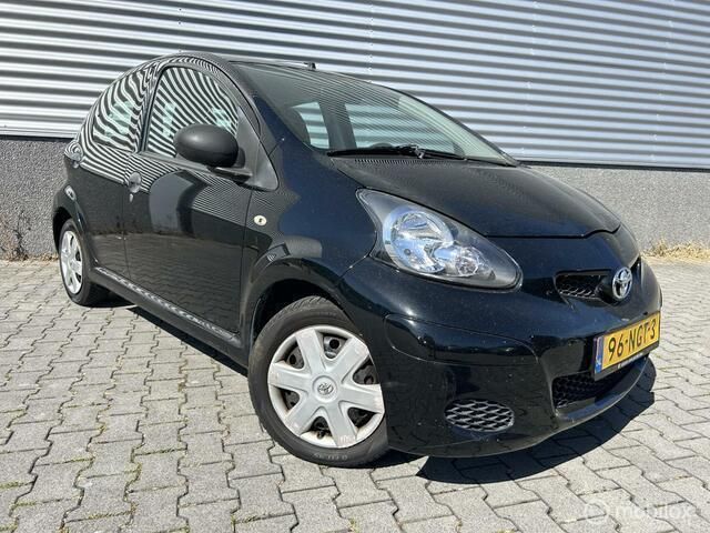 Zwart Gebruikt 2010 Toyota Aygo Comfort Hatchback | € 1.799 (Goede deal) - Afbeelding 1/4