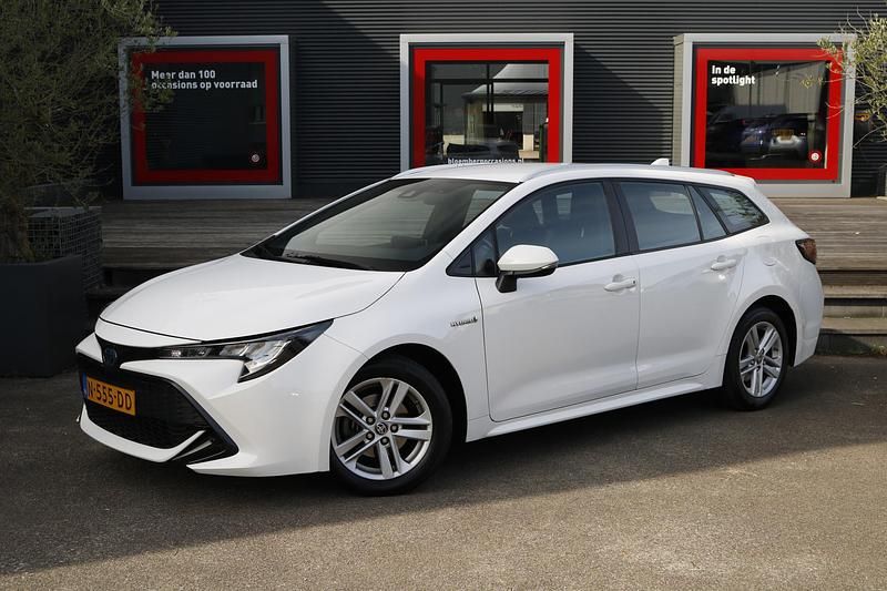 Wit Gebruikt 2021 Toyota Corolla Active Stationwagen | € 19.950 (Eerlijke prijs) - Afbeelding 1/1