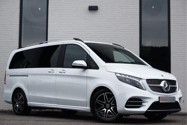 Wit Gebruikt 2023 Mercedes V220 AMG MPV | € 56.950 - Afbeelding 1/4