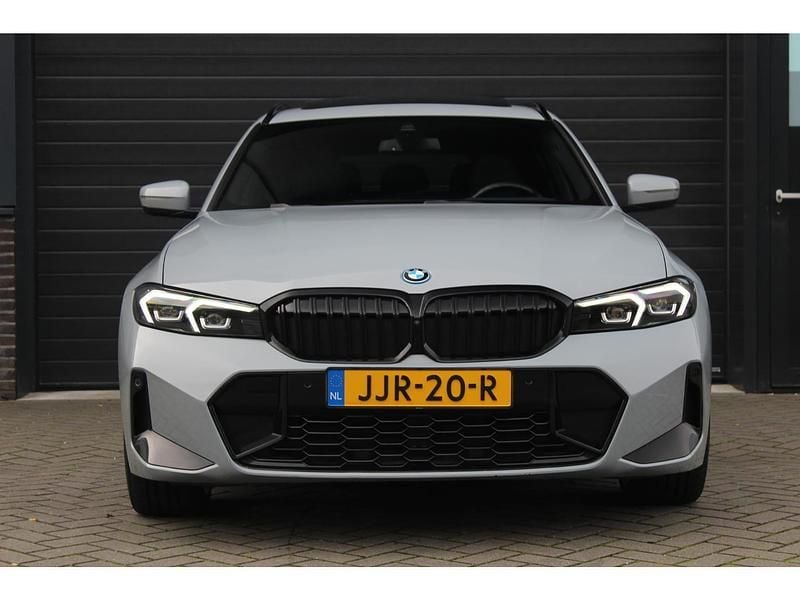Occasion BMW 330 M Sport 293 PK (215 kW) 2023 Grijs Stationwagen