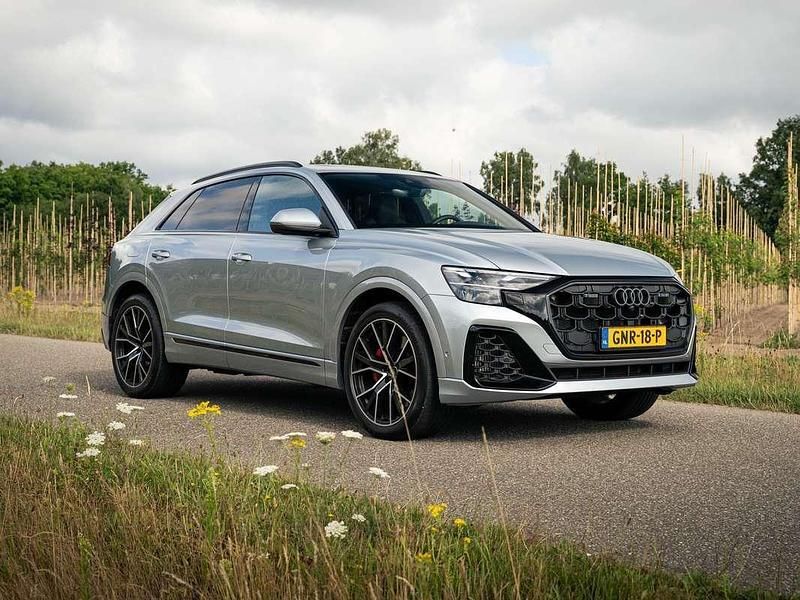 Grijs, metallic lak Gebruikt 2024 Audi Q8 Proline SUV | € 92.500 (Super prijs) - Afbeelding 1/4