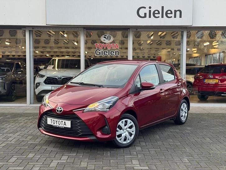 Occasion Toyota Yaris Active 112 PK (82 kW) 2019 Rood Hatchback