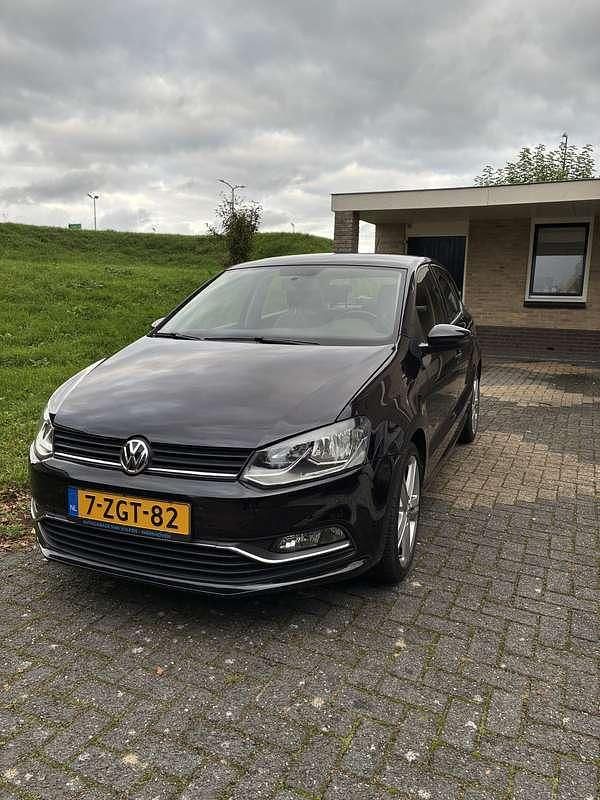 Gebruikt 2015 VW Polo Comfortline Sedan | € 10.000 (Eerlijke prijs) - Afbeelding 1/4