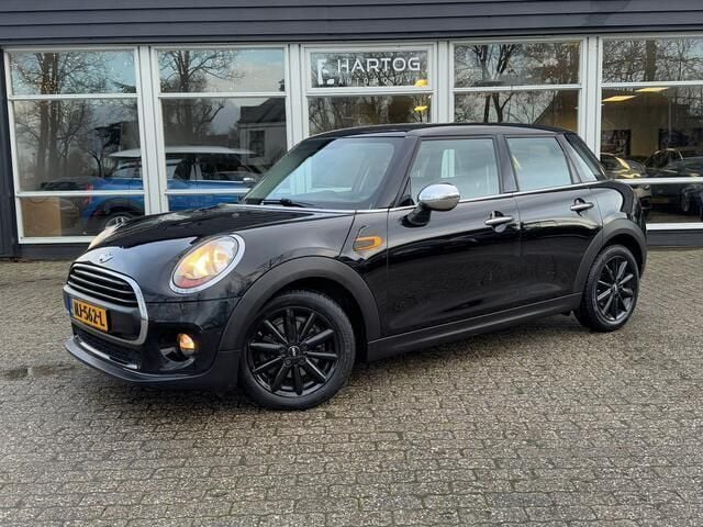 Zwart Gebruikt 2017 Mini ONE Business Hatchback | € 8.975 (Goede deal) - Afbeelding 1/4