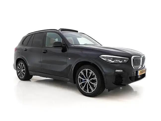 Zwart Gebruikt 2020 BMW X5 Executive SUV | € 42.945 (Iets duurder) - Afbeelding 1/4