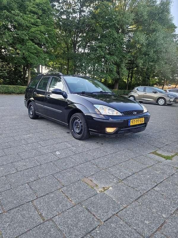 Zwart Gebruikt 2004 Ford Focus Futura Stationwagen | € 500 (Goede deal) - Afbeelding 1/4
