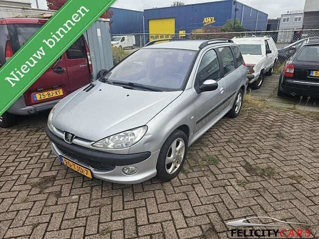 Grijs Gebruikt 2003 Peugeot 206 Stationwagen | € 1.550 (Iets duurder) - Afbeelding 1/4