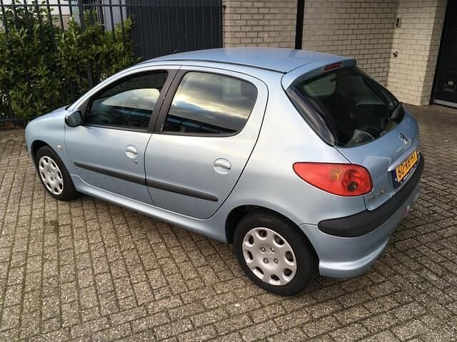 Occasion Peugeot 206 75 PK (55 kW) 2005 Grijs (metallic) Hatchback