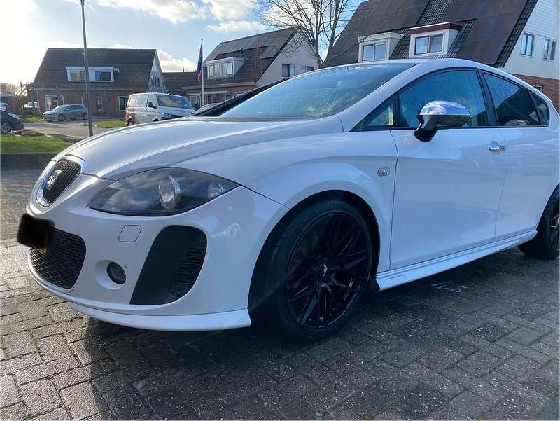 Wit Gebruikt 2009 Seat Leon Sport MPV | € 9.950 - Afbeelding 1/4