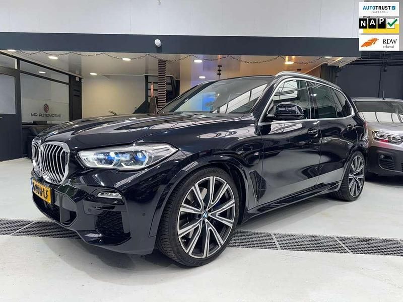 Zwart, metallic lak Occasion 2019 BMW X5 M Sport SUV | € 53.900 - Afbeelding 1/4