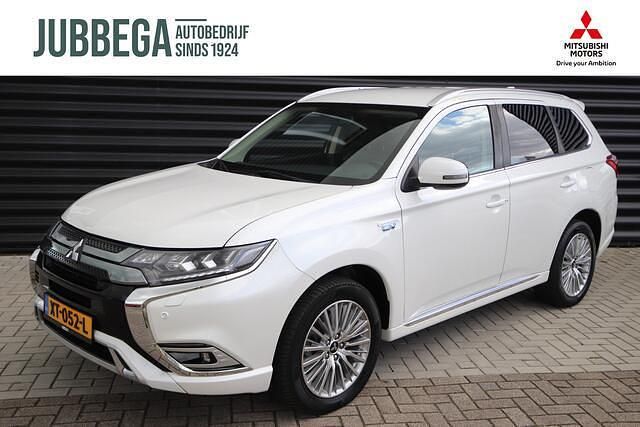 Wit Occasion 2019 Mitsubishi Outlander Intense SUV | € 18.895 (Eerlijke prijs) - Afbeelding 1/4